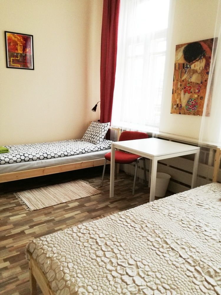 25 Hours Hostel Вилнюс Екстериор снимка